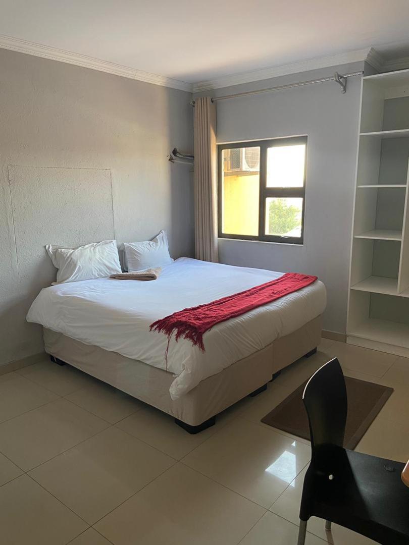 Hotel Pandeinge à Windhoek Extérieur photo