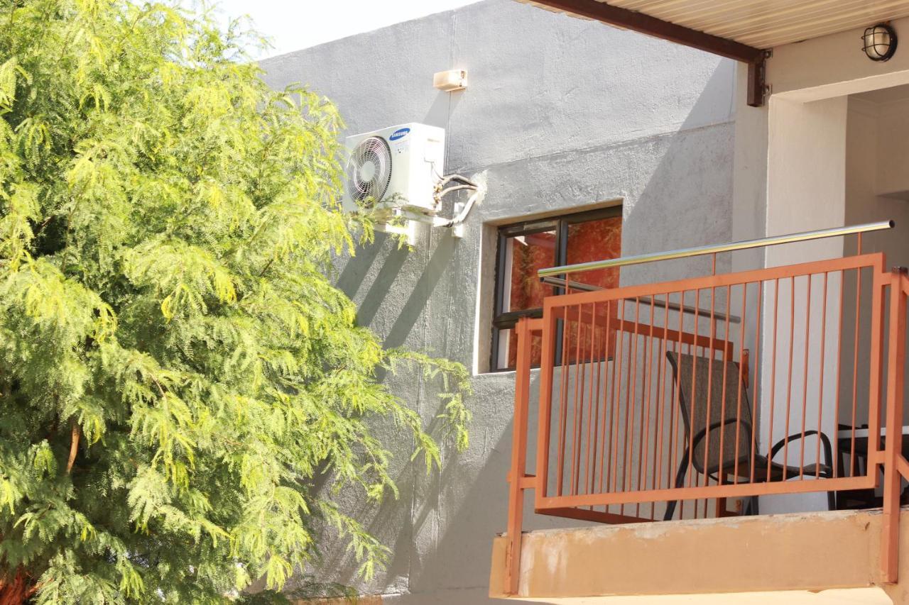 Hotel Pandeinge à Windhoek Extérieur photo
