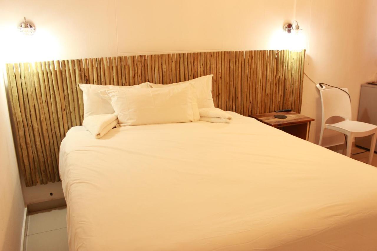 Hotel Pandeinge à Windhoek Extérieur photo