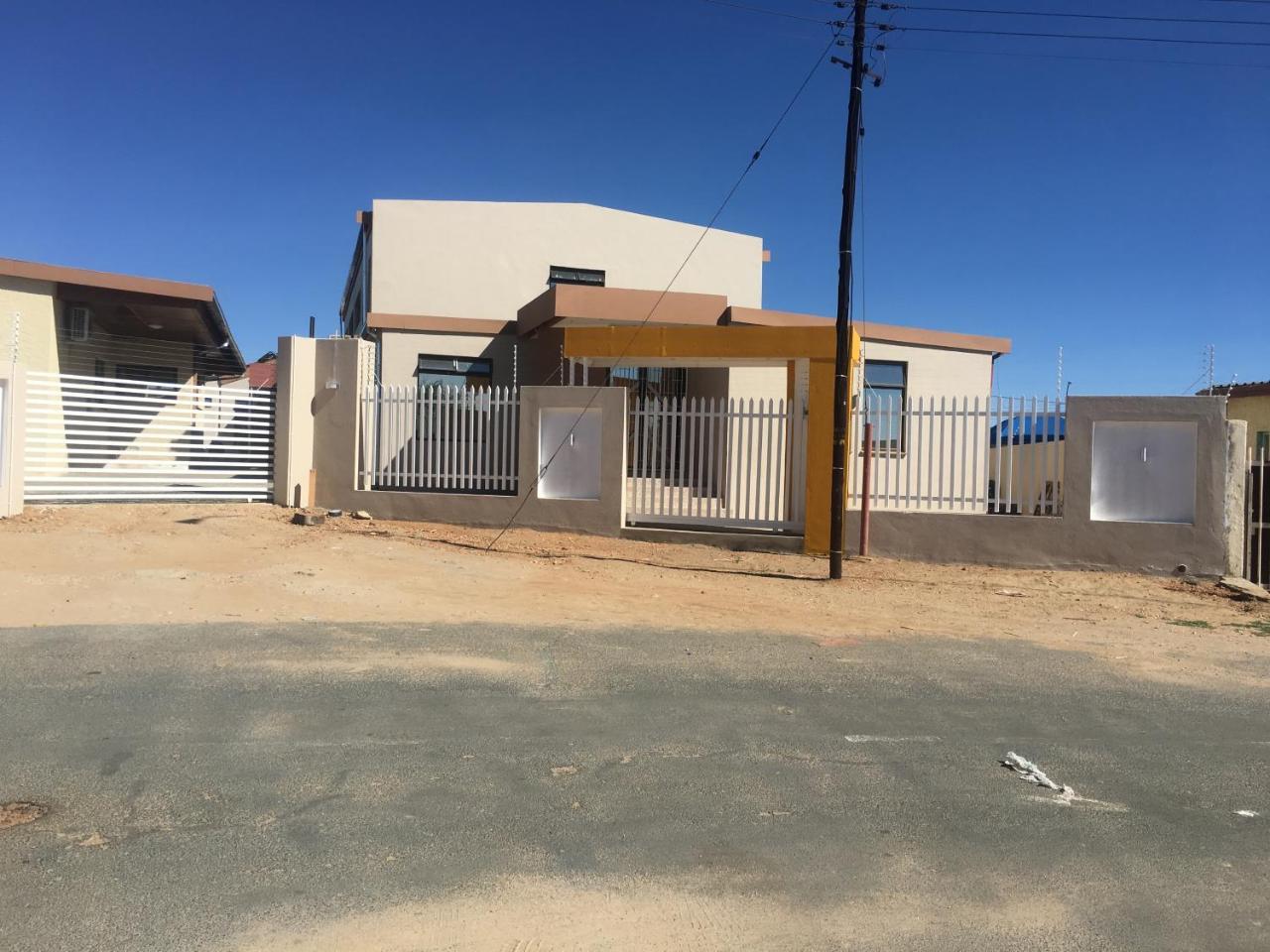 Hotel Pandeinge à Windhoek Extérieur photo