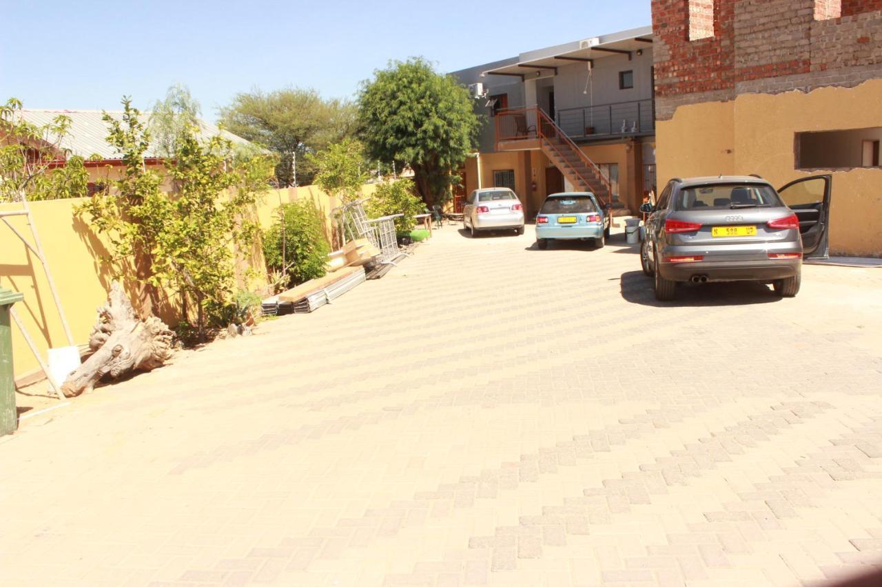 Hotel Pandeinge à Windhoek Extérieur photo