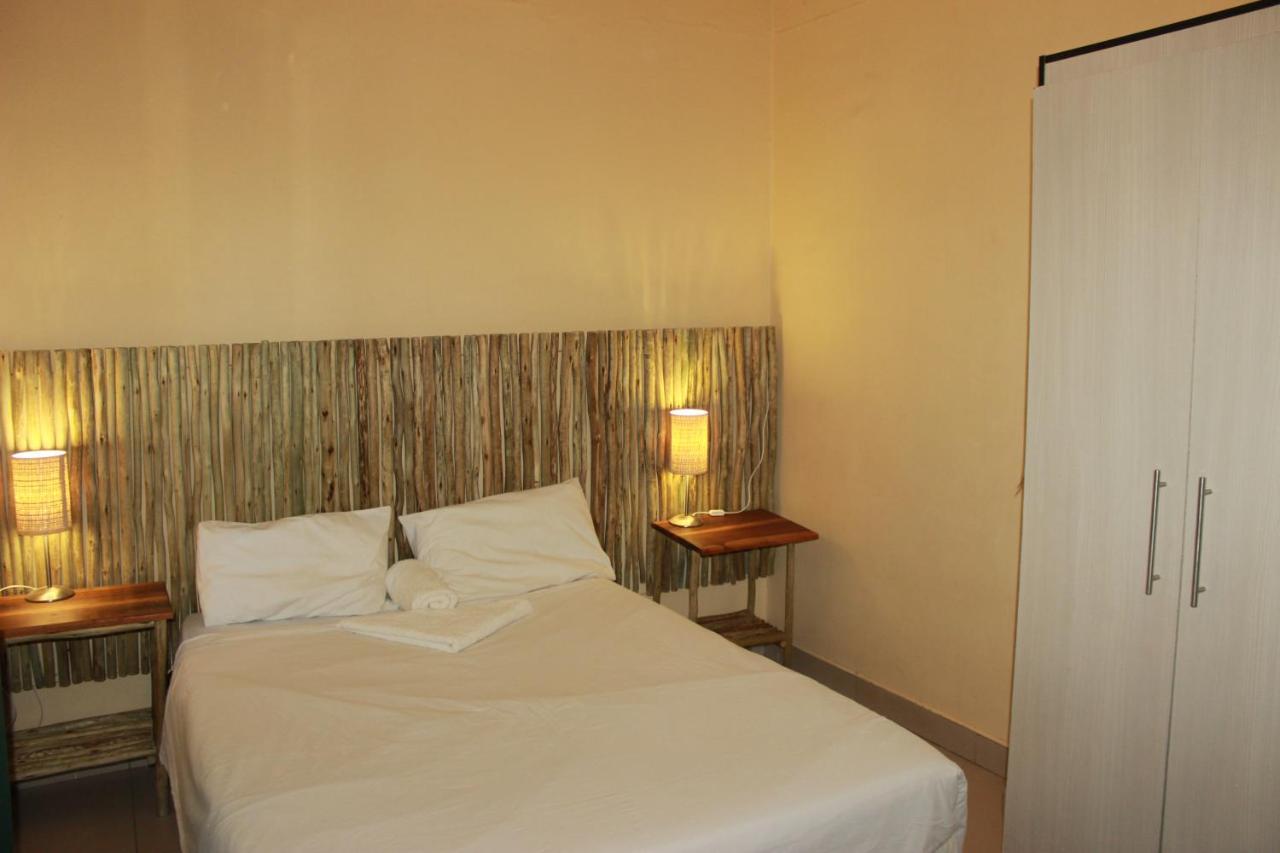 Hotel Pandeinge à Windhoek Extérieur photo