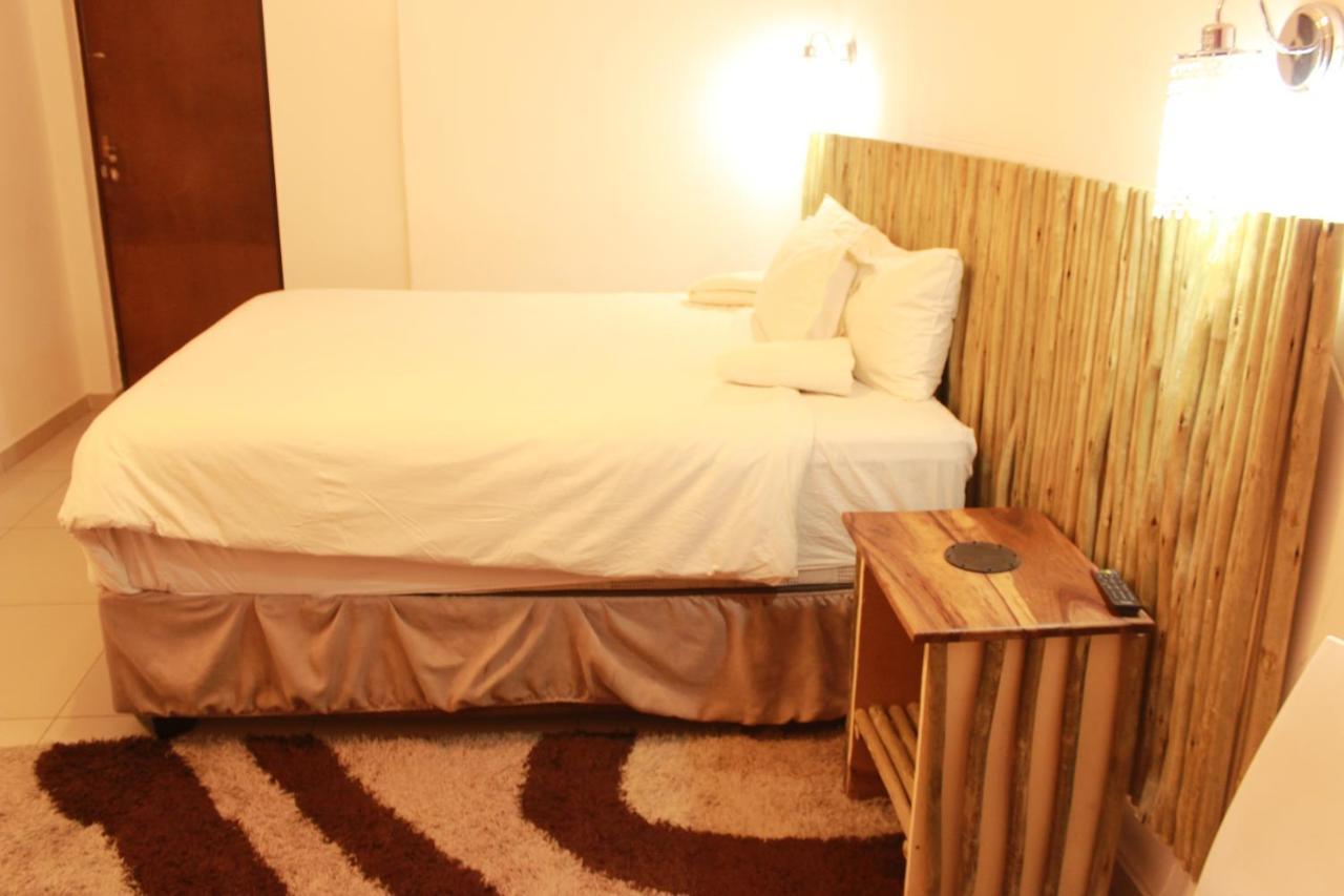 Hotel Pandeinge à Windhoek Extérieur photo