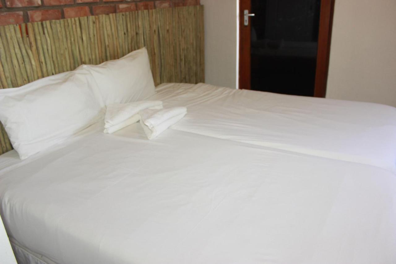 Hotel Pandeinge à Windhoek Extérieur photo
